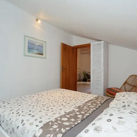 Fraj With Jacuzzi Apartamento *