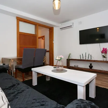Fraj With Jacuzzi Apartament *
