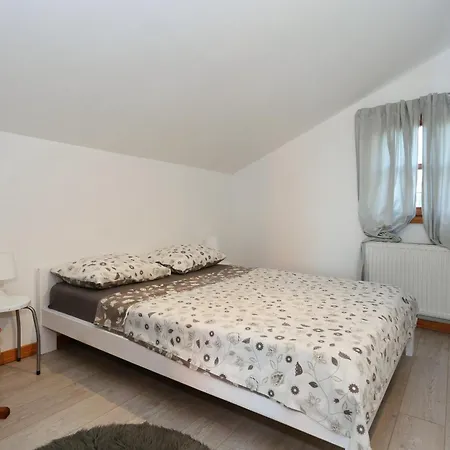 Apartamento Fraj With Jacuzzi Zadar