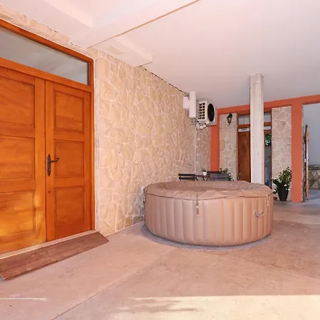 Апартаменты Fraj With Jacuzzi *